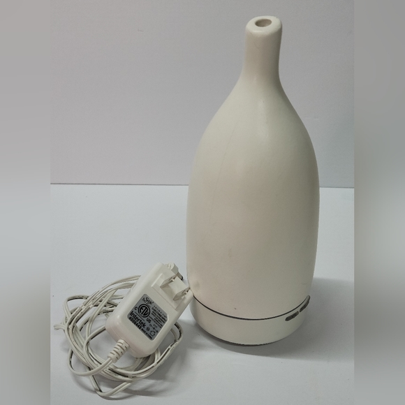 Saje Aroma Om Ultrasonic Aroma Diffuser. - Picture 6 of 8